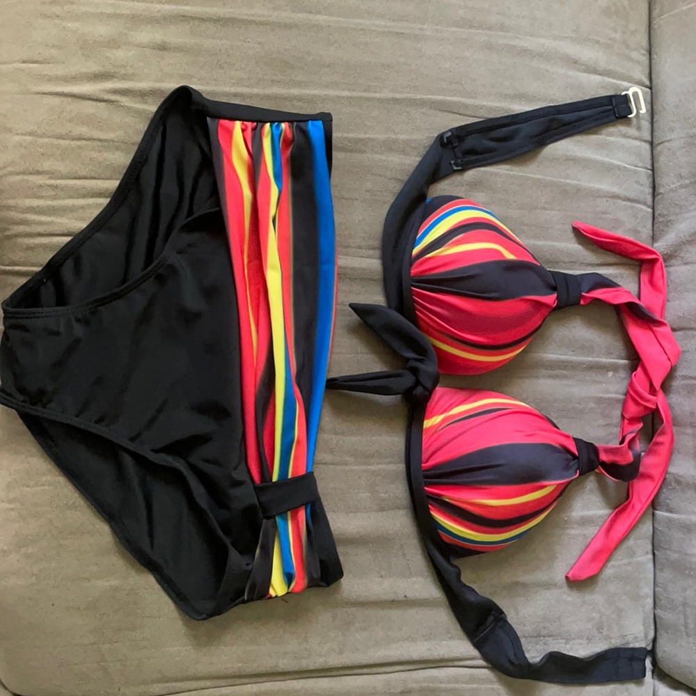 2 piece bikini. 34C/D 8/10